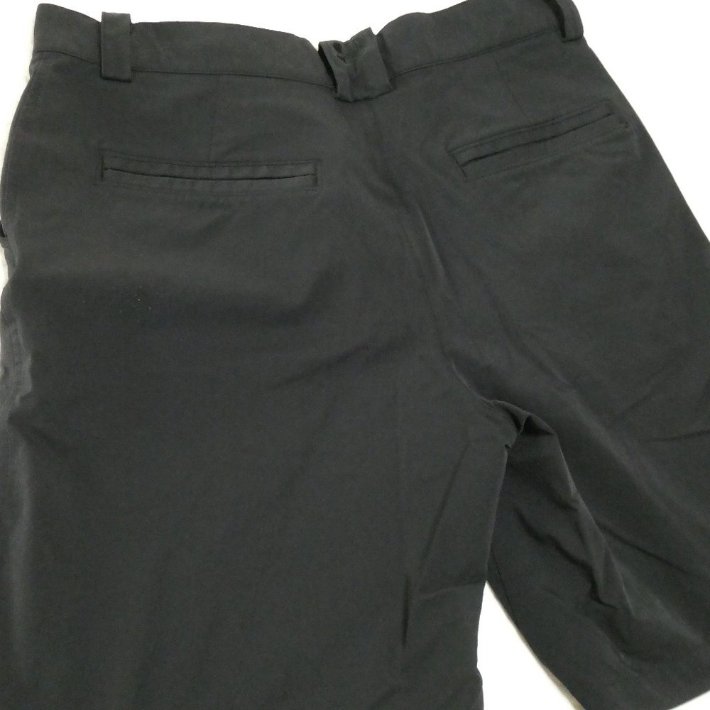 Under Armour Performance Golf Shorts (Size 34)
